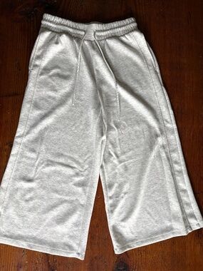 Danskin Wide Leg Crop Lounge Sweatpants Size Medium White & Gray Heather